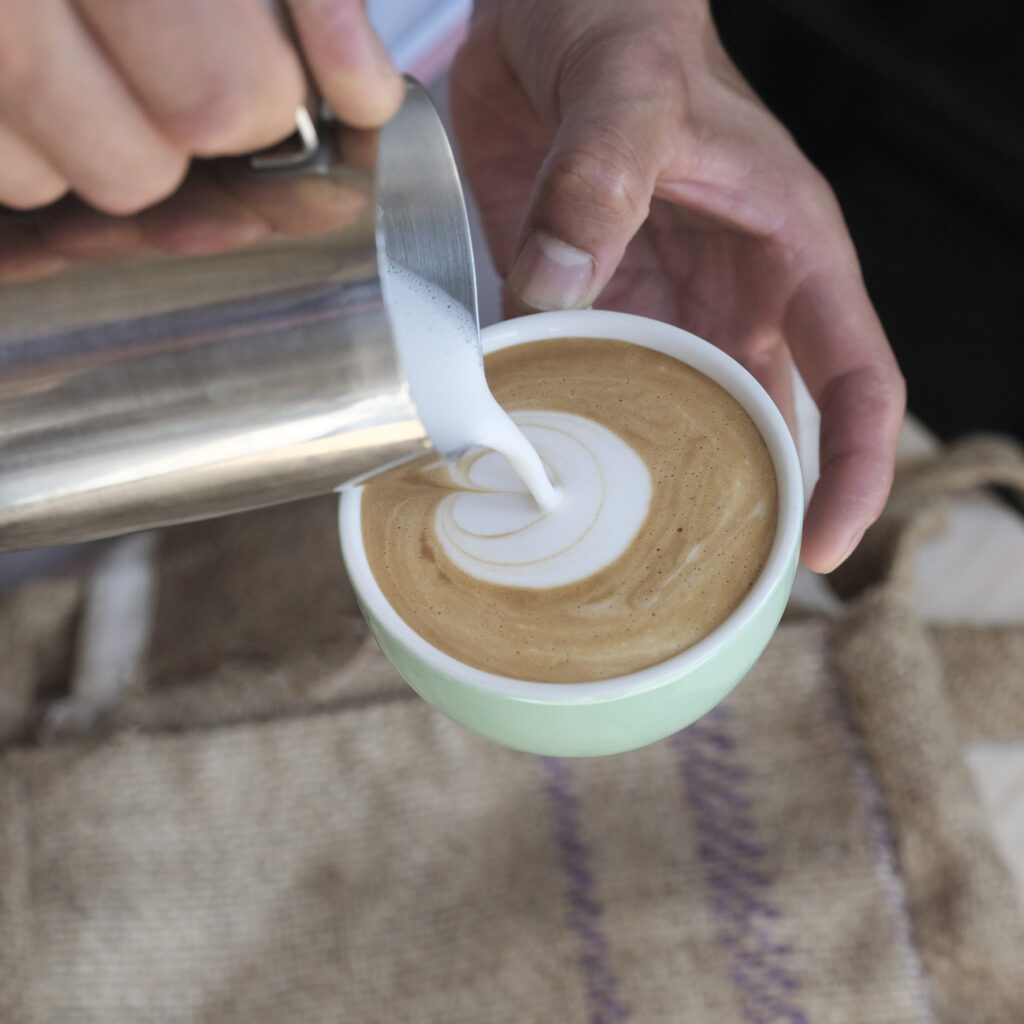 Arte latte chez Solo Palma Coffee House
